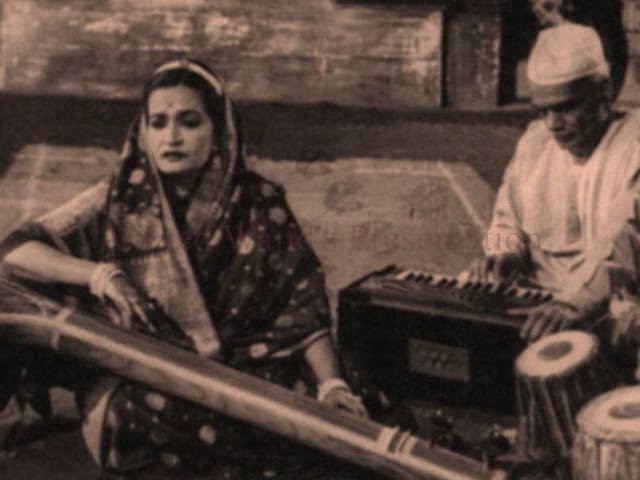 Begum Akhtar sings Thumri ~Ab ke sawan ghar aaja (Raag Manj Khammaj)