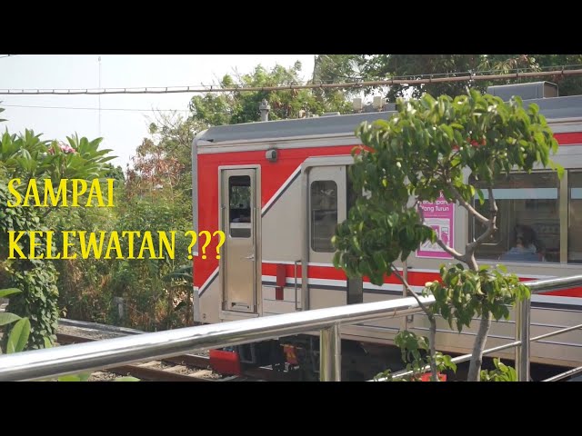 Entering the Station High Speed ​​at Kranji Station || クランジ駅で高速で駅進入