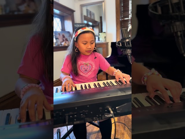 Ultra coordinated 8-year-old sings and plays I Want You Back by The Jackson 5 #michaeljackson