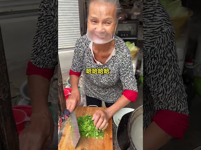 在巷子里炒了近40年海鲜的阿婆，50元炒3个菜！ #路边摊美味 #街头美食 #街边小吃 #津贴