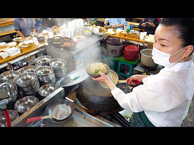 Incredibly hearty original Korean noodles! Selling 3,000 bowls a day !! - Korean street food