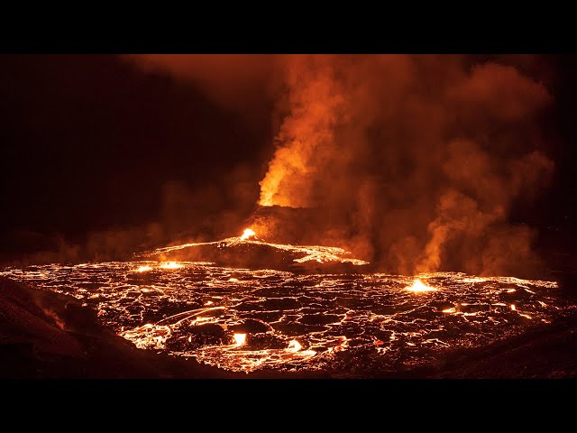 Into the Darkness - See the Volcano transform into the night - 4K with Audio