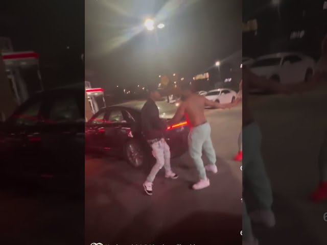 NIGHT HOOD fight at the Quik trip ￼subscribe 4 more#hoodfights #latenight #hoodfights #ayehood #fyp