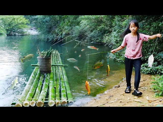 Uses bamboo tubes fishing rods, Poor Girl catches many big fish - Make rafts from many bamboo tubes