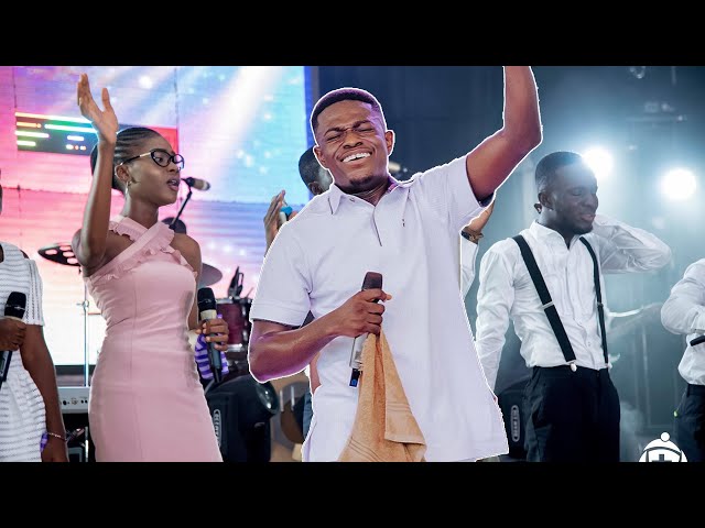 MOMENT OF WORSHIP with Kweku Teye | POWERFUL WORSHIP SONGS