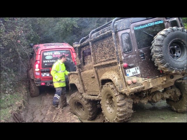 LAND ROVER DEFENDER TDI vs LAND ROVER DISCOVERY TD5   **OFF-ROAD CHALLENGE**