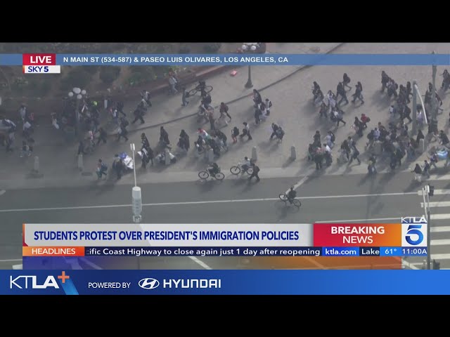 Los Angeles students walk out in protest of Trump immigration policies