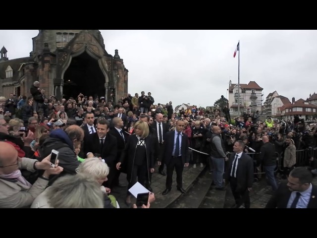 VIDEO 360 : French election, Macron greets supporters after casting his ballot