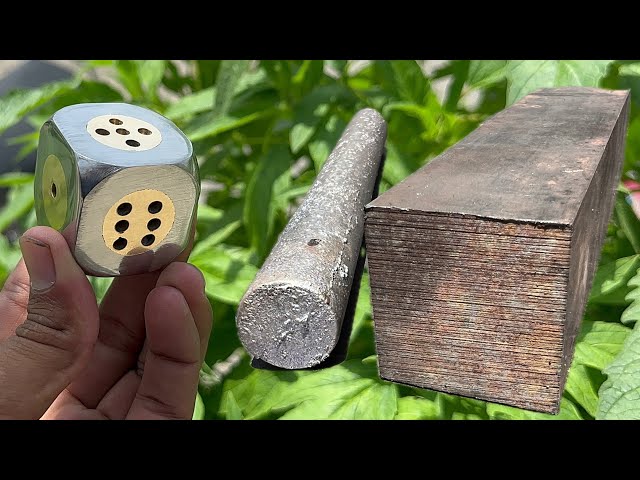 How Old King Play a Game, This Guy Make a Antique Dice, Its Very Oldest Teqnique