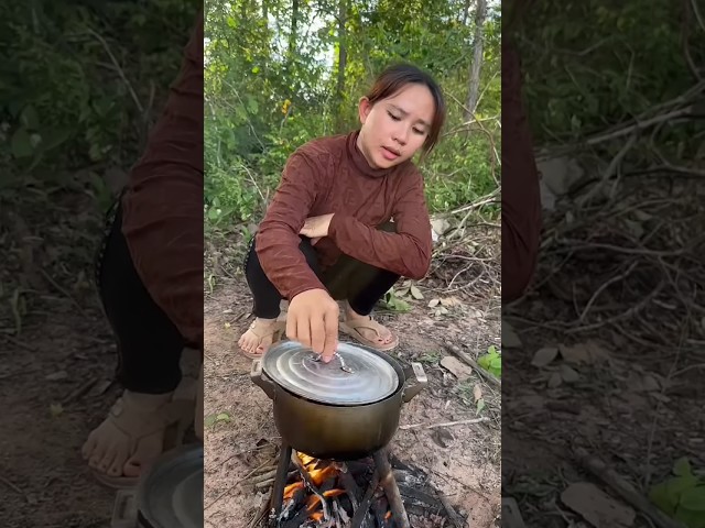 Survival Skills: SMART idea and USEFUL in forest🧉🔥😲😃 #camping #bushcraft #outdoors