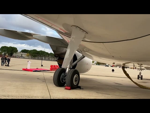 A look at the underbelly and main landing gear of Iberia's Airbus A321 XLR