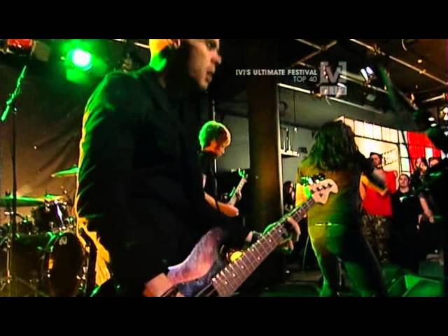 AFI - The Leaving Song Part II (Live on Channel V's whatUwant)