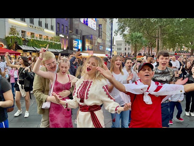 Dancing in the London Streets Fans Celebrate the moment England won Women's Euros | London Walk