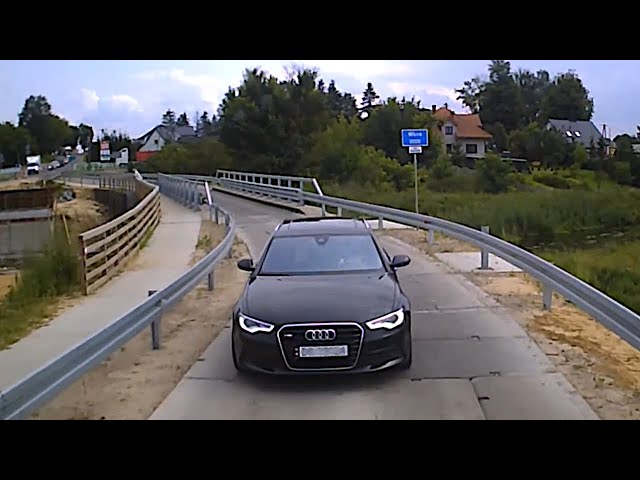 The Audi driver ran a red light and learned a lesson