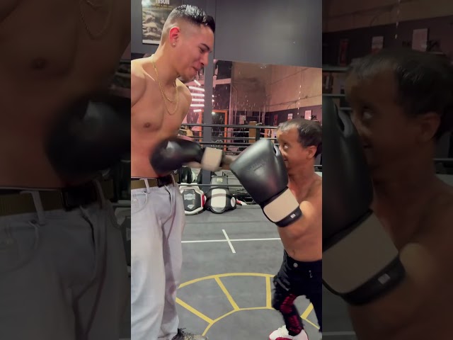 Baby alien punches pro boxer !!