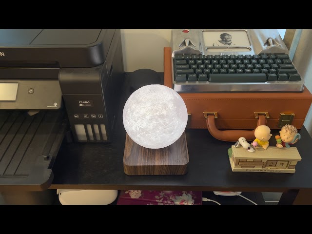 Review Companion: I-iluum Levitating Moon Lamp