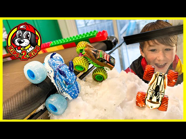 ❄️ Monster Truck SNOW INSIDE OUR HOUSE TREADMILL RACE (Monster Jam Mud Blasters)