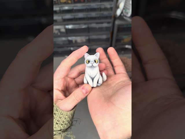 White cat sculpture #polymerclay #clay #animalfigure #cute #catlover #cats #kittycat #sculptor #aww