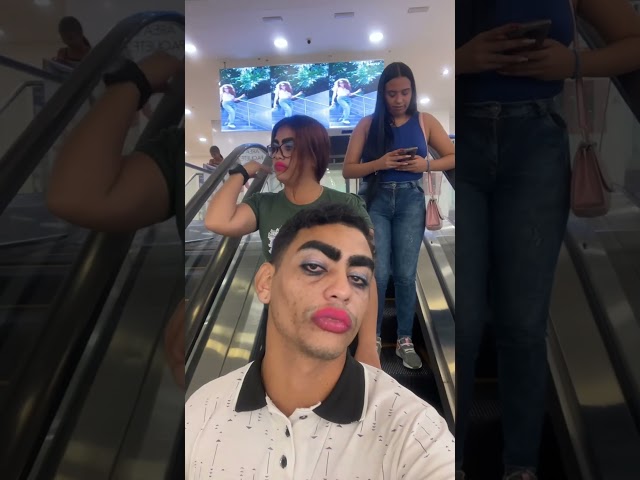 Broma en centro comercial 🤣 #bromas #filtros #centrocomercial #bromapesada #shortviral