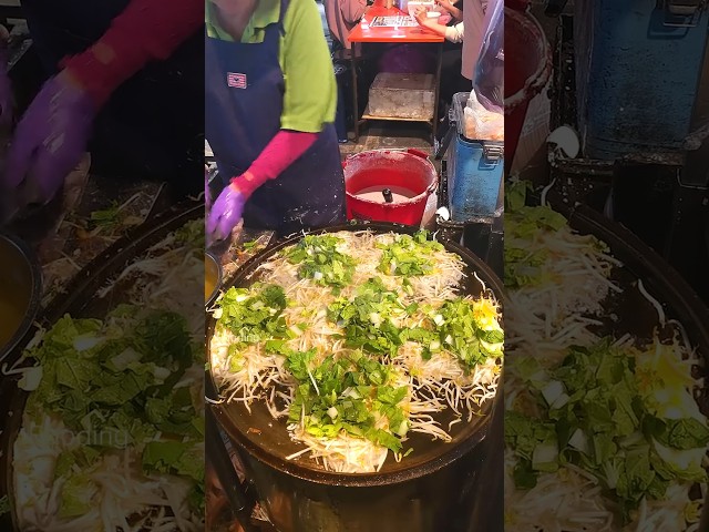 Amazing Taiwanese Granny's Oyster Shrimp Pancake - Taiwanese Street Food