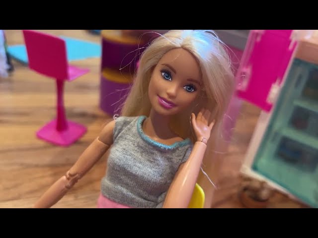 Barbie's Morning routine! |Restaurant