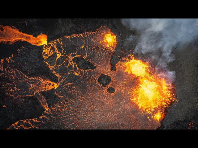 Top down 4K video of the Eruption - Looped! - Volcano in Iceland 2022