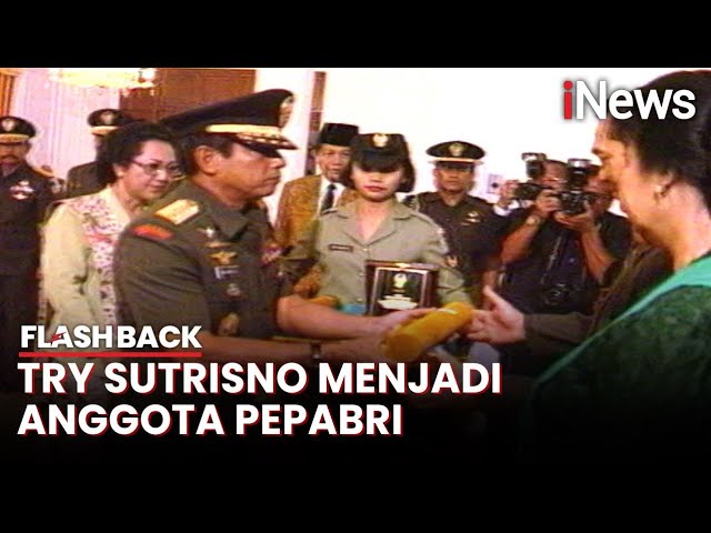 Wismoyo Arismunandar Serahkan Cinderamata ke Wapres Try Sutrisno | Flashback