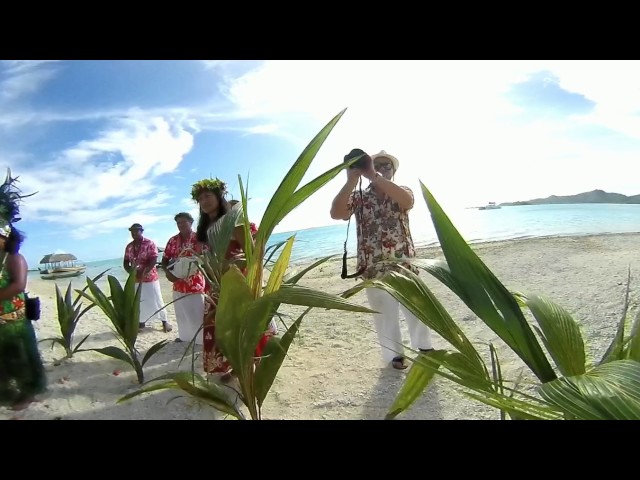 TRADITIONAL TAHITIAN WEDDING ON THE MOTU (360 degree VIDEO)