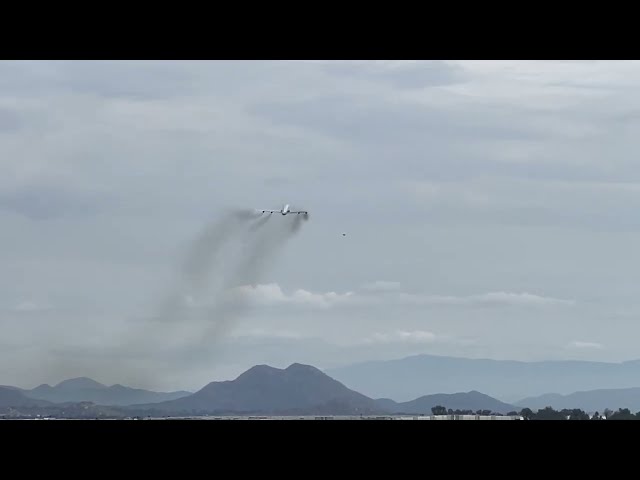 Boeing 707 Smokey takeoff.