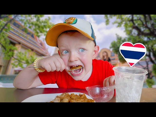 3 KID FRIENDLY THAI STREET FOOD DISHES in BANGKOK 🇹🇭