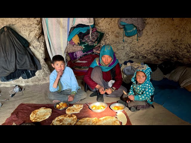 Unusual #food #cooking in #cave | A Single Mom is taking care of her children |