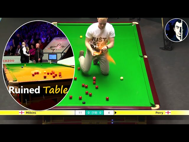 Simultaneous assault on snooker tables | The Crucible 2023