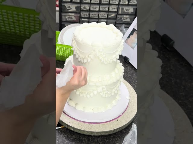 Vintage 2 Tier Cake Decoration 🤍 Perfect for wedding cake inspiration!  #weddingcake #GourmetGoodies