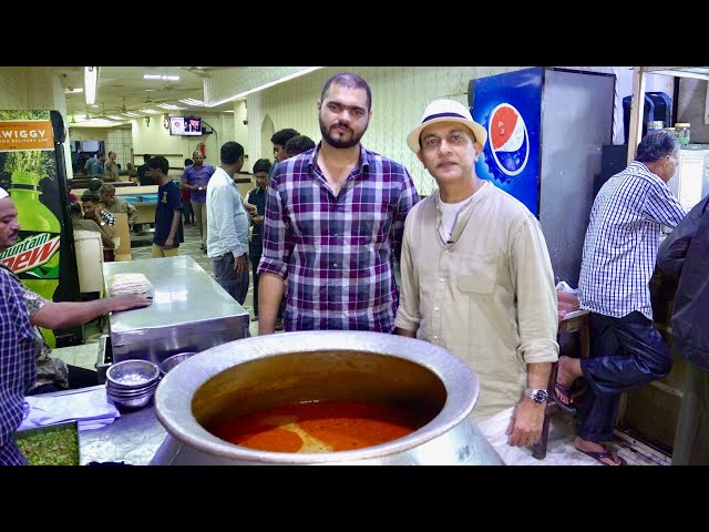 Feasting on NIHARI, BHEJA FRY, PAYA MASALA At HOTEL NAYAAB | TRADITIONAL HYDERABADI DELICACIES