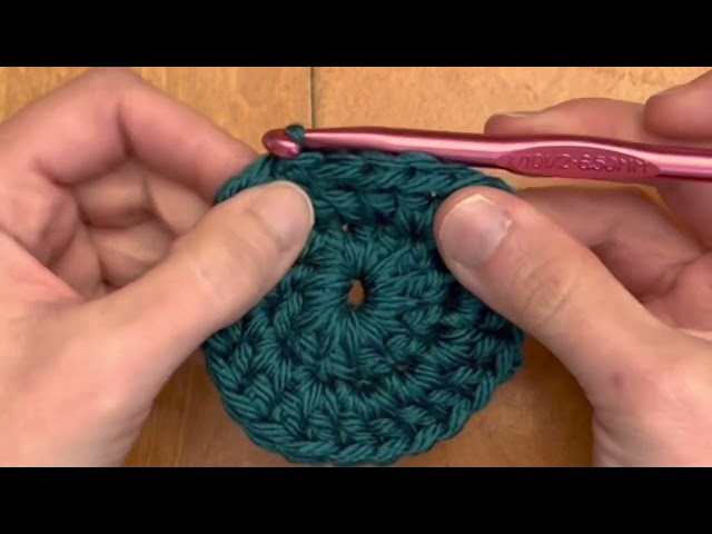 Crochet a simple beanie in Double Crochet