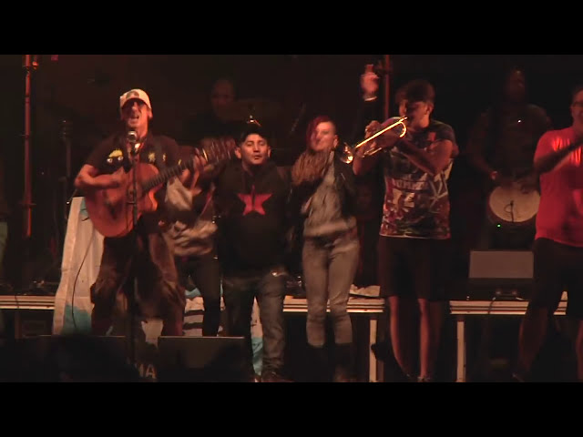 Manu Chao y La Ventura con Xurxo Souto y Llacuna FC. Esperanzah 2015 - Licor Café