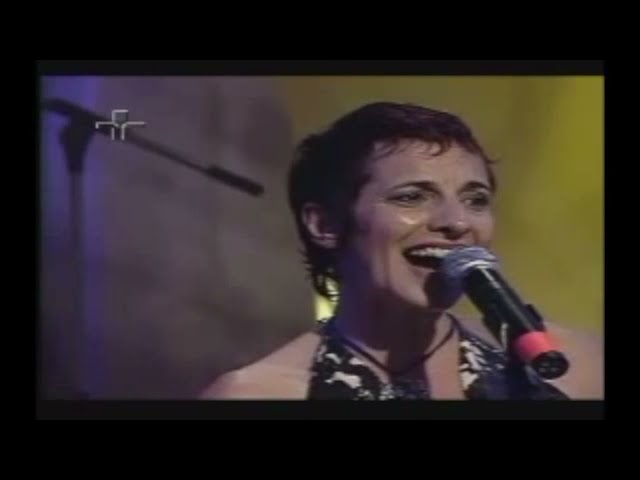 Laura Finocchiaro canta Menina Linda