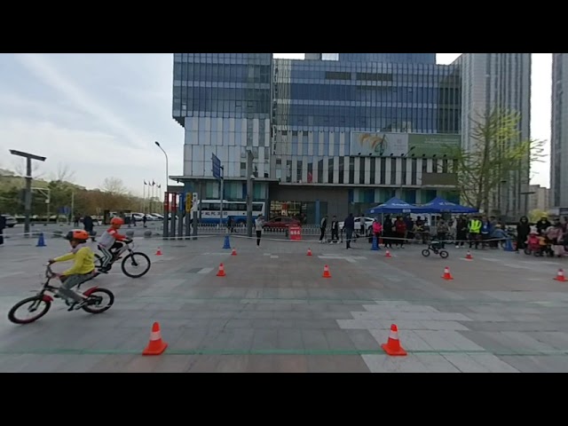 Insta 360 EVO test footage in Beijing street.