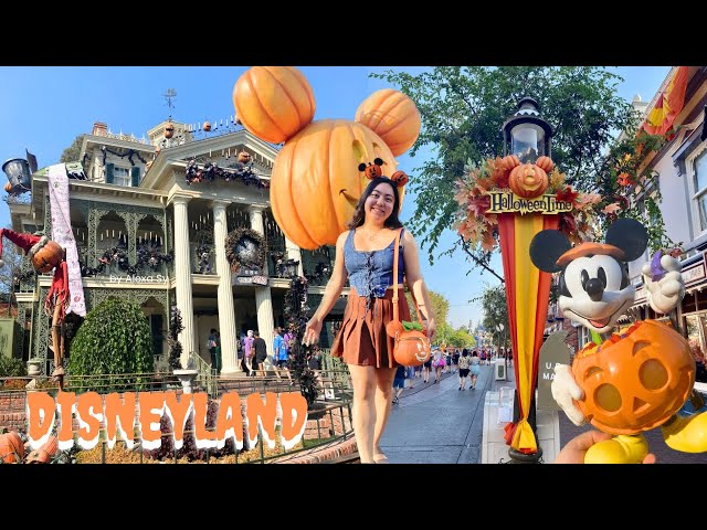 HALLOWEEN TIME AT DISNEYLAND! NEW Merch, food, and 104 degrees?! #disneyland #disneyhalloween