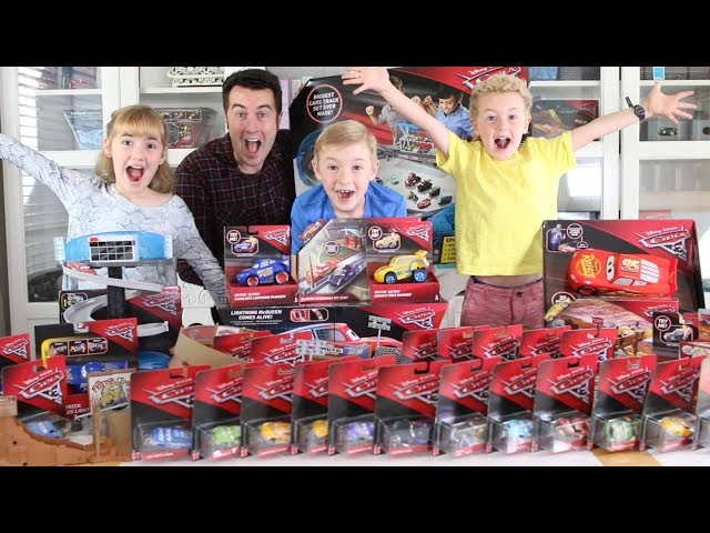 Giant Disney•Pixar Cars 3 Toy Haul!