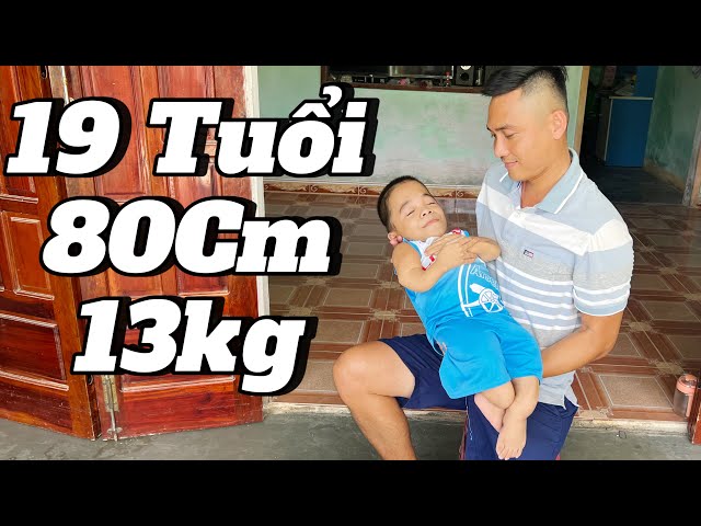 Chàng trai TÍ HON 19 tuổi với vẻ mặt khôi hài đáng yêu