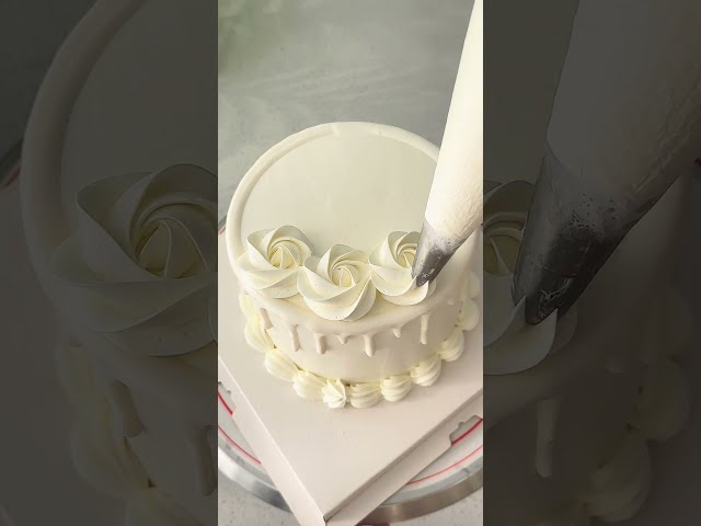 See the fantastic process of making an incredible cake!🍰