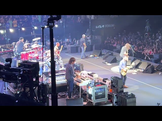 Foo Fighters Play Everlong with Chad Smith and Finale At Taylor Hawkins Tribute Concert LA