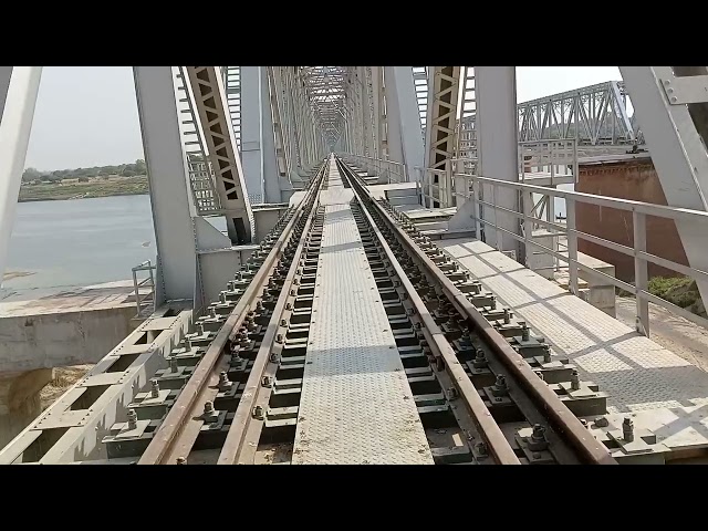 यमुना नदी के ऊपर 800 मीटर लंबा रेलवे पुल | Eight hundred meter long bridge on Yamuna river| Hindi