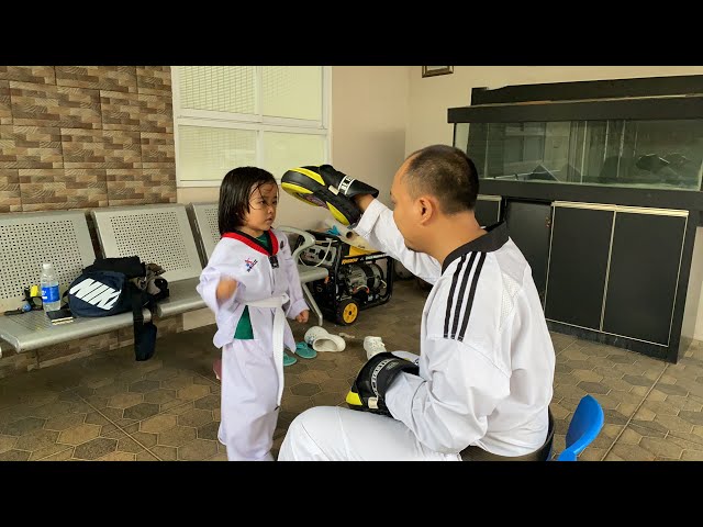 Zara Cute Latihan Taekwondo