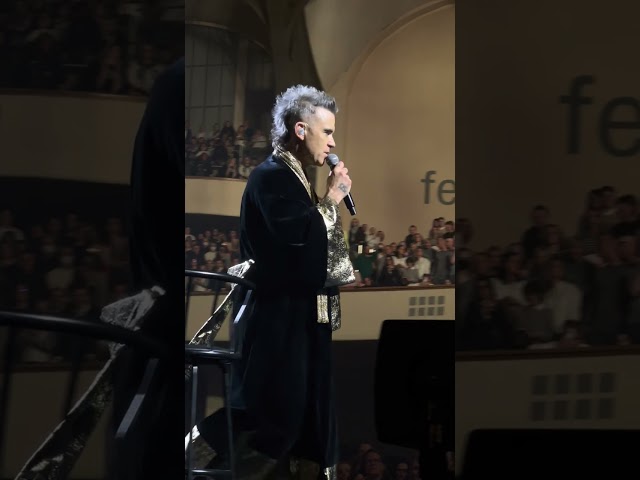 Robbie Williams talking before She’s The One, Festhalle Frankfurt (15.02.2023)