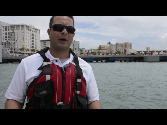 Bomberos en San Juan, Puerto Rico (click CC for closed captions)