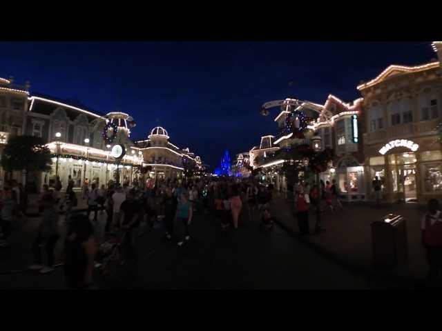 360º video Disney Magic Kingdom Main Street @ Christmas