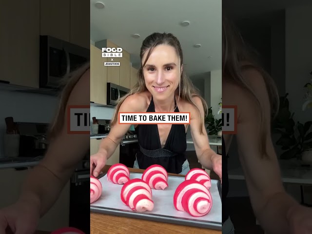 How to make strawberry croissants 🥐🍓            🎥: TikTok / jeshastevens