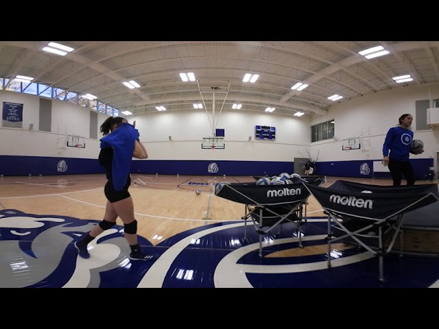 Drake Volleyball 360 practice